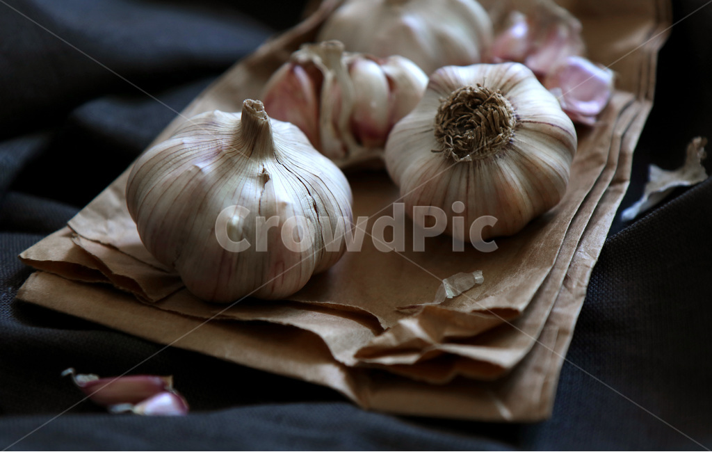 사진,마늘,야채,채소,햇마늘,나무,원목,질감,재질,빈티지,육쪽마늘,깐마늘,패브릭,갈릭,통마늘,재료,식자재,텍스처,garlic,wholegarlic,vegetable,food,음식,식재료,요리,food,cook,meal,dishes,food reserves,채소,야채,vegetables