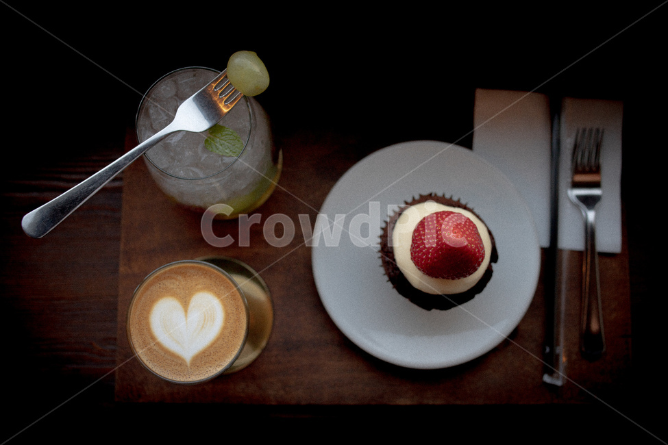 카페,디저트,초코머핀,라떼,커피,청포도에이드,머핀,Muffin,chocomuffin,dessert,latte,latteart,heart,Ade,딸기,strawberry,음식,식재료,요리,food,cook,meal,dishes,food reserves,디저트,간식,후식,dessert,snack,커피,카페,coffee,cafe,감성,sensible,feeling