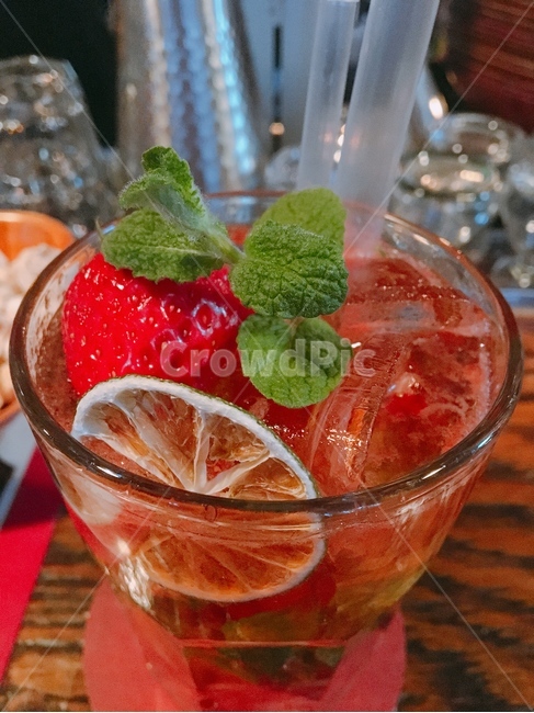 칵테일,술,음료,딸기칵테일,민트,주류,음료수,drink,beverage