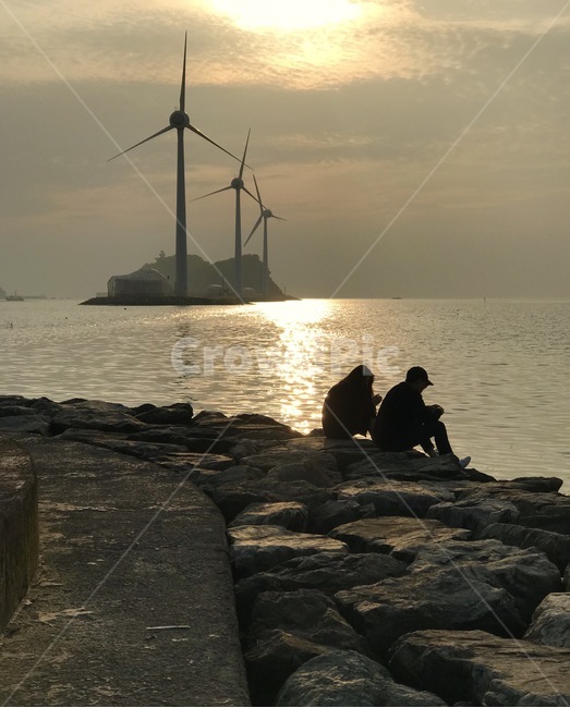 바다,연인,노을,실루엣,silhouette,역광,sea,lover,sunset,couple,풍력발전소,windpowerplant,사람,인물,인간,human,person,연인,커플,사랑,lover,couple,산업,industry,industrial,에너지산업,energy industry,machine,기계,motor,모터,engine,엔진