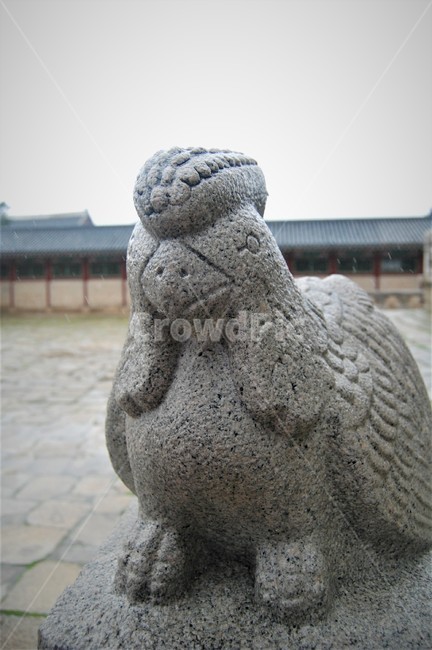 경복궁,궁궐,석상,경복궁석상,비오는날,빗방물,닭