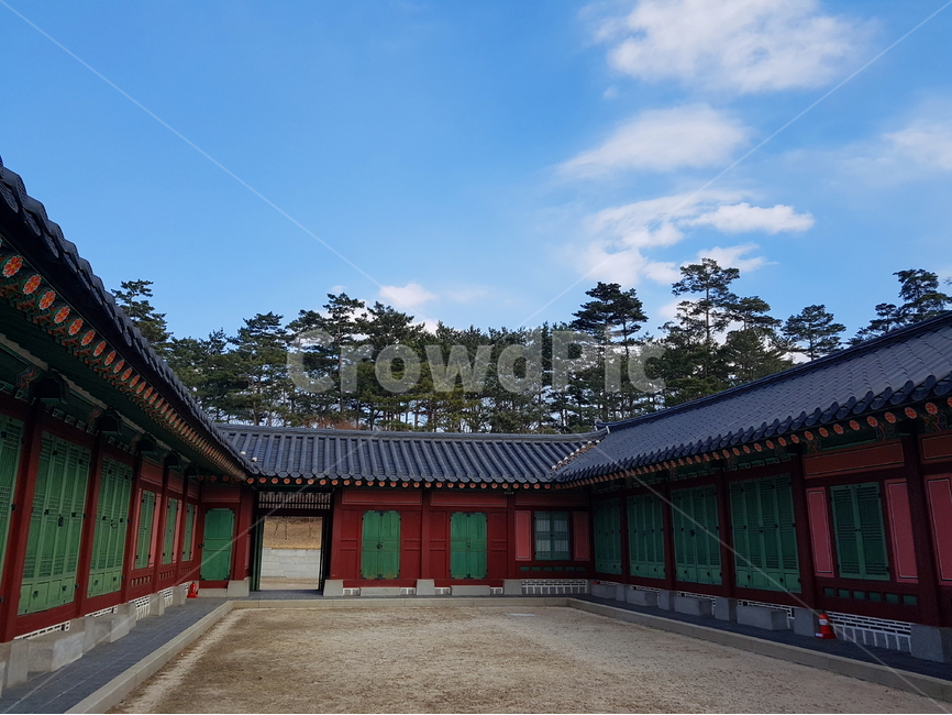 경복궁,궁궐,고궁,기와,건축물,건물외관,한국의멋,하늘,구름,나무,자연,한국의전통,한국의미,한국문화,koreantraditional,koreanculture,korea,nature,한국의수도,seoul,한국전통,한국문화,korean traditional,korean culture,랜드마크,landmark,tourist attraction,한국랜드마크,한국관광지,한국명소,korea landmark,korea tourist attraction,건축물,건물외관,exterior,building,structure,architecture,construction