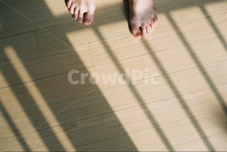 발,foot,feet,베란다,햇살,오후,낮,휴일,아파트,나른함,낮잠,마루,바닥