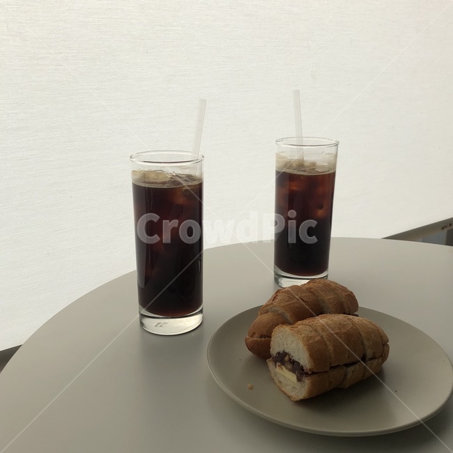 bread,빵,food,음식,커피,카페,coffee,cafe,butter,버터,앙버터,아메리카노,가구,책상,pottery,도기류,빵,bread,디저트,간식,후식,dessert,snack,커피,카페,coffee,cafe
