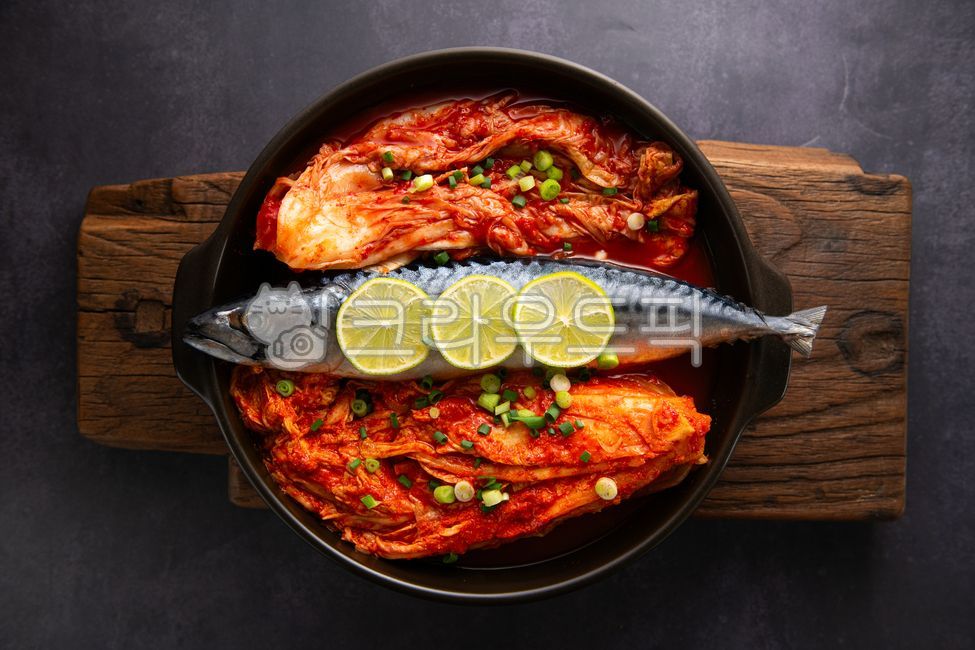 고등어조림,고등어김치조림,고등어,김치,음식,식사,반찬,접시,조림,플레이팅,한식