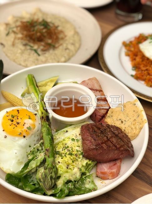 스테이크,브런치,양식,brunch,카페,브런치카페,리조또,김치볶음밥,아스파라거스