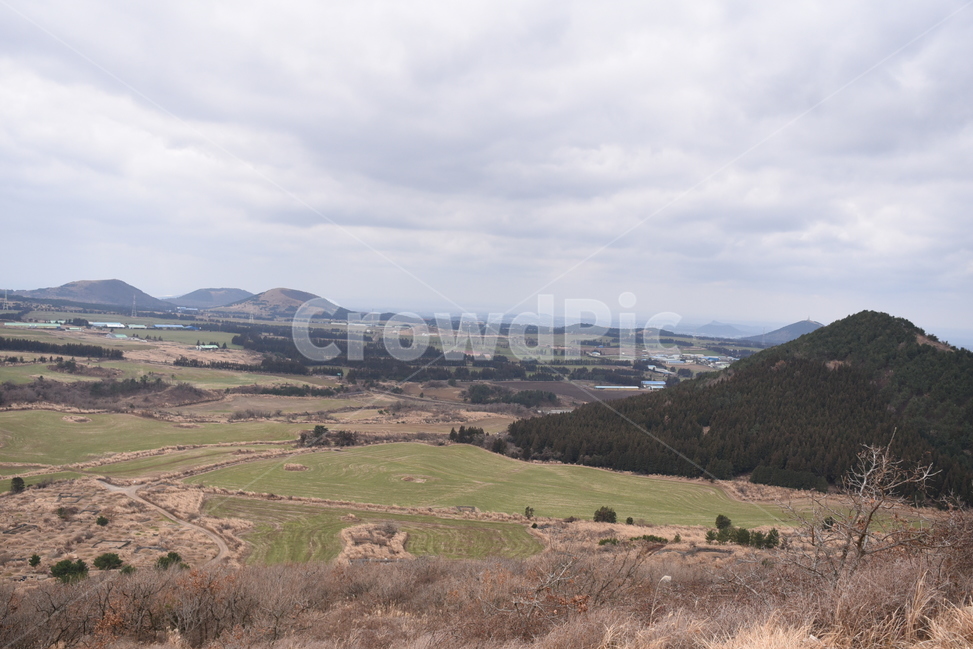 오름,하늘,구름,산,평원,제주도,제주도오름,자연,풍경,nature,landscape,한국자연풍경,한국자연경관,korea nature landscape,outdoors,옥외,hill,언덕