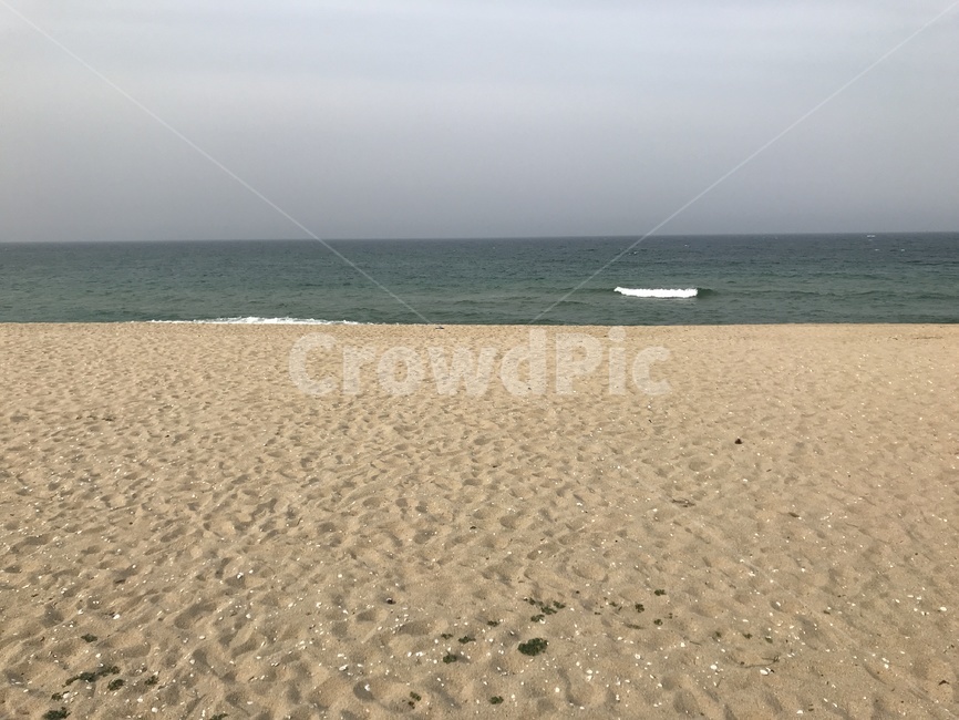 동해,백사장,모래,바다,하늘,구름,파도