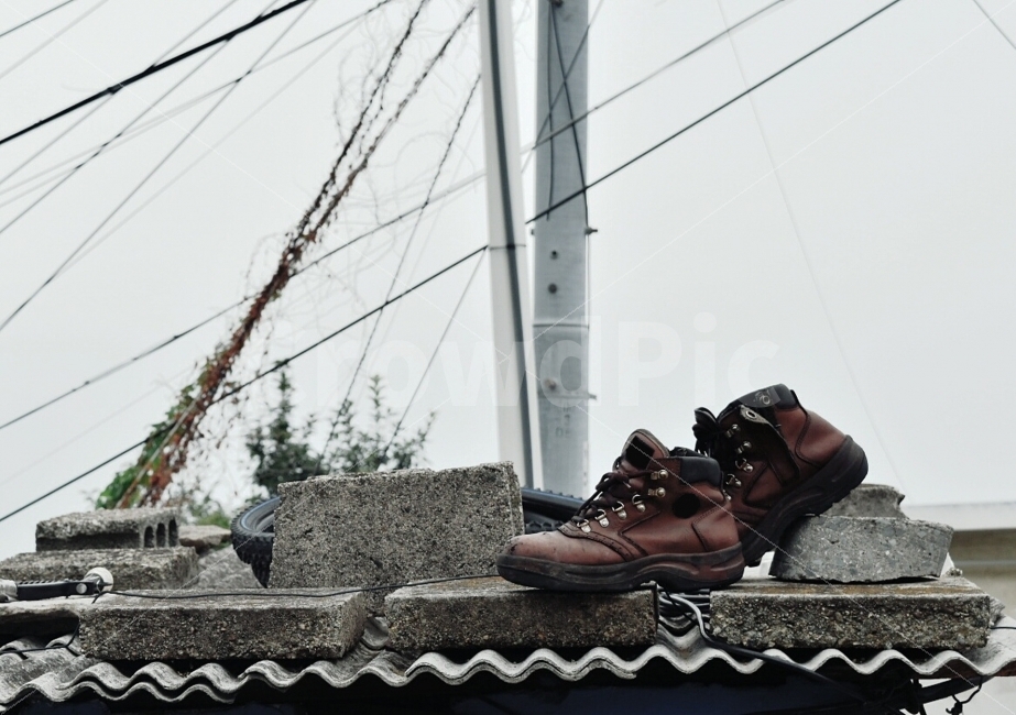 신발,지붕,벽돌,전봇대,휴식,사물,물건,오브젝트,thing,object,matter