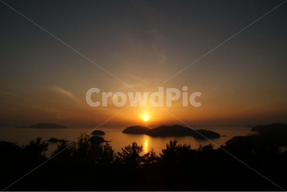 통영,소매몰도,일몰,석양,바다,자연,풍경,nature,landscape,한국자연풍경,한국자연경관,korea nature landscape,outdoors,옥외,sky,하늘,sunset,dawn,새벽,red sky,붉은 하늘,dusk,황혼,sunlight,햇빛
