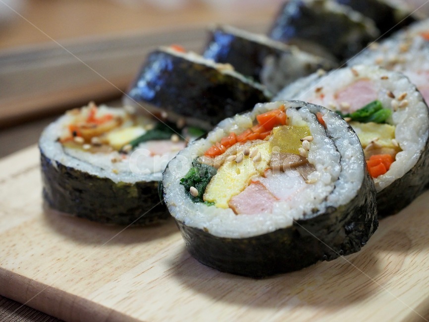 김밥,햄야채김밥,한국음식,식품,한식,한국문화,음식,한국,배경,음식문화,웰빙,문화,아시아,아시아음식,분식,밥,야채,깨,야채김밥,음식,식재료,요리,food,cook,meal,dishes,food reserves,한식,한국음식,한국요리,korean food,korean dishes,korean meal,korean cook