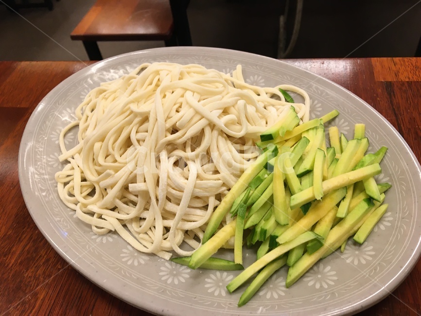 warm food,hot dishes,noodle,Kalguksu,noodle noodles,raw noodles,Korean food,sweet pumpkin,soup dishes,cooking,koreanfood,hot food,plates,warm dishes,noodles,Korean cuisine,food ingredients,food,Kalguksu noodles,koreannoodle,noodle dishes,dish