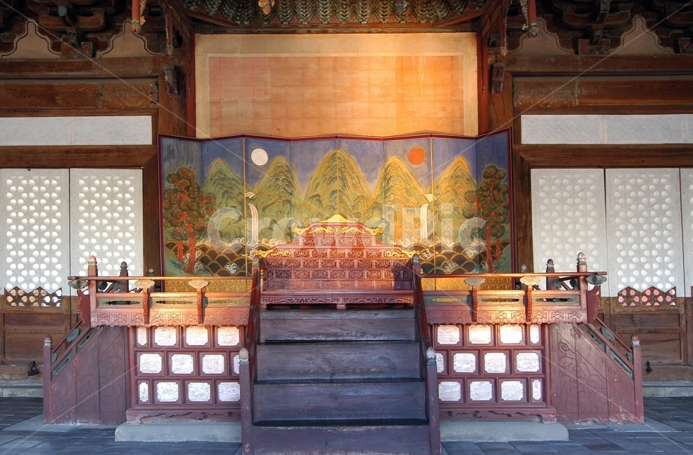 창경궁,명정전,왕좌,옥좌,용상,어좌,임금,왕,궁,고궁,궁궐,인테리어,최고,권력,보위,한국,전통,한국전통,의자,병풍,건축,건축물,전통건축,전통건축물,문화재,내부,문양,무늬,전통문양,전통무늬,단청,한국전통,한국문화,korean traditional,korean culture,랜드마크,landmark,tourist attraction,한국랜드마크,한국관광지,한국명소,korea landmark,korea tourist attraction