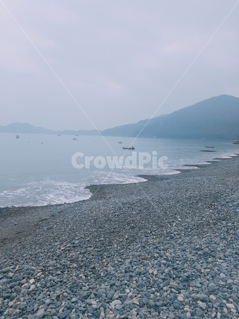 바다,sea,해변,산,안개,섬,island,돌,돌맹이,물결,파도,배,boat,풍경,하늘,자연,풍경,nature,landscape,해변,바다,beach,sea
