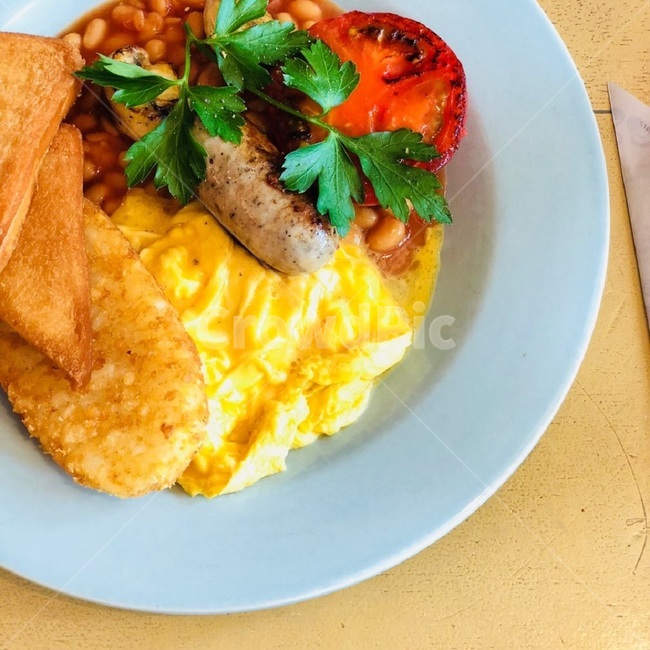 브런치,brunch,오믈렛,omelet,영국식브런치,britishbrunch,플레이팅,platting,해시브라운,hashbrownpotato,음식,식재료,요리,food,cook,meal,dishes,food reserves,아침식사,조식,브런치,breakfast,brunch