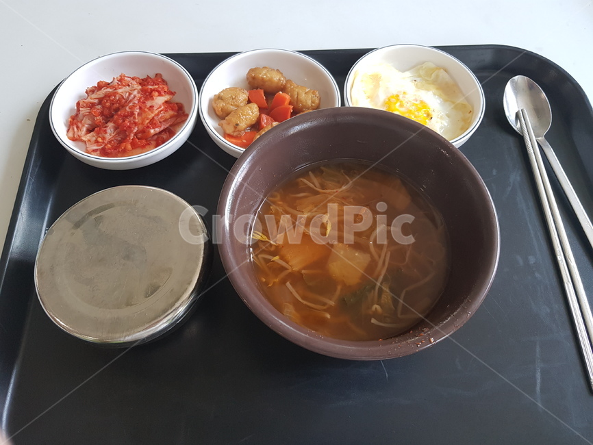 학식,된장찌개,김치,계란후라이,아침밥