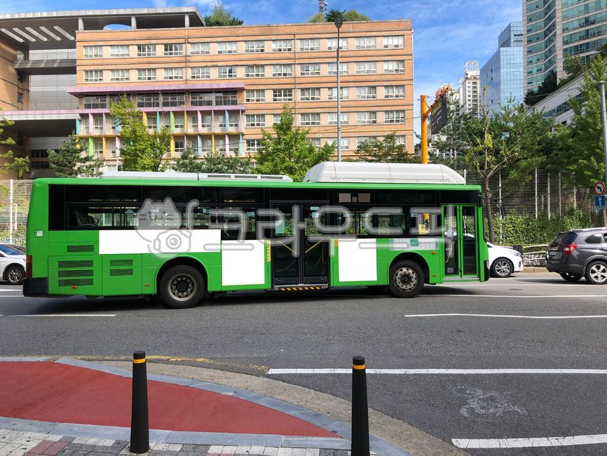 버스,버스광고,목업,목업이미지,광고,광고판,차량광고,시내버스광고,부착광고,옥외광고,판넬,비즈니스,상업광고판,도시배경,사인보드,상업광고,커머셜,비어있는,프레임,광고디자인,빈공간,배경,바탕,백그라운드,사각형광고판,차량,교통수단,bus,busadvertisement,mockup,mockupimage,billboard,vehicleadvertisement,citybusadvertisement,advertisement,outdooradvertisement,panel,business,commercialbillboard,citybackground,signboard,commercialadvertisement,commercial,free,frame,advertisingdesign,emptyspace,background