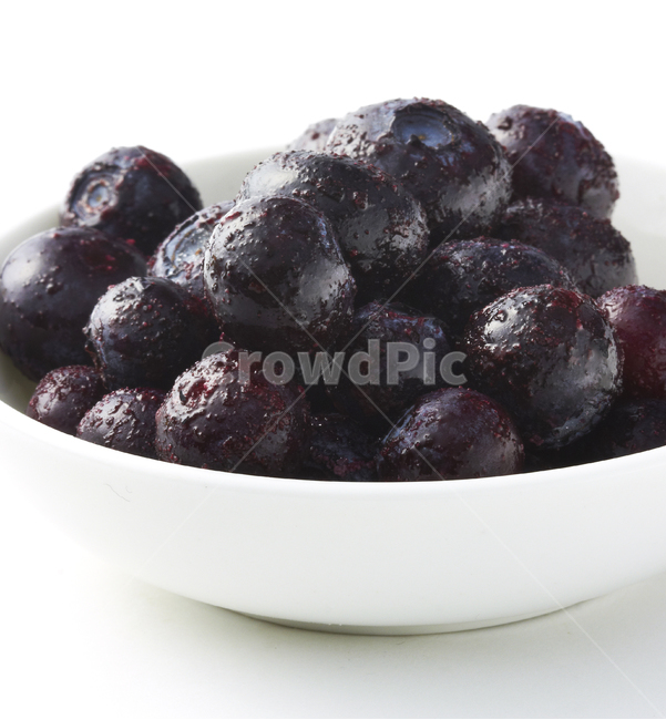 과일,fruit,blueberry,블루베리,ice,얼린,접시,plate,열대과일,하얀색,whithe,background,배경,정물,사물,달콤한,접사,근접촬영,closeup,안토시아닌,항산화질,건강,새콤한,새콤,음식,식재료,요리,food,cook,meal,dishes,food reserves,과일,열매,fruit,누끼,remove background