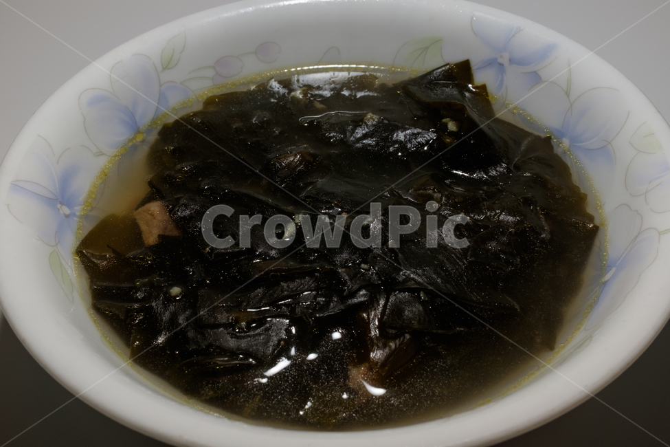 미역국,미역,국,수프,해초,해조류,음식,반찬,요리,건강한,소고기,그릇,식사,아침식사,점심식사,저녁식사,식품,한국음식,소고기미역국,해산물