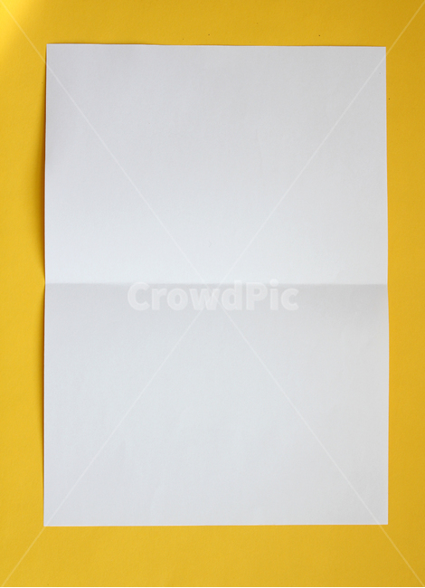 종이,페이퍼,탑앵글,탑뷰,흰종이,흰색,주름,blank,empty,nobody,object,paper,topview,white,blue,화이트,하얀색,접기,접은,접어놓은,접힌자국,자국,접은자국,편지,노랑,노란색,노란배경,옐로우,교육,학교,공부,education,learning,study,school,연출,컨셉,콘셉,direction,concept
