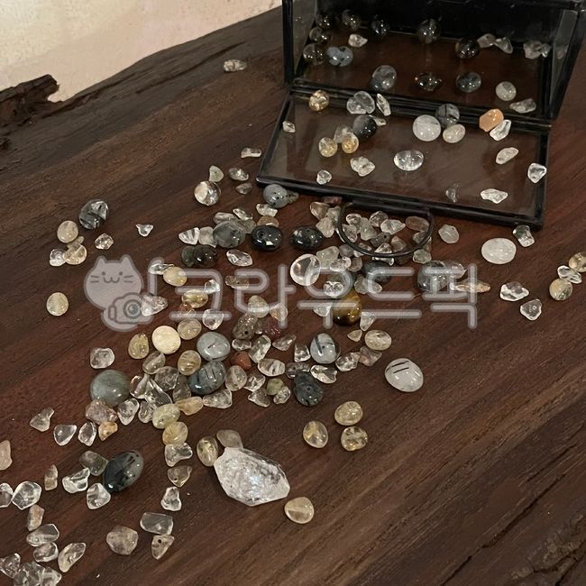 캐츠아이,장미석,침수정,호박석,래브라도라이트,원석,보석