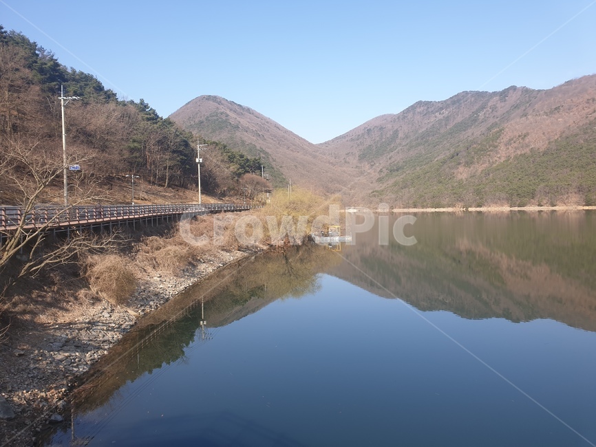 nature,자연,outdoors,옥외,교통,transportation,물,water,댐,저수지,맑은,peaceful,평온한,풍경,시골,조용한,산책로