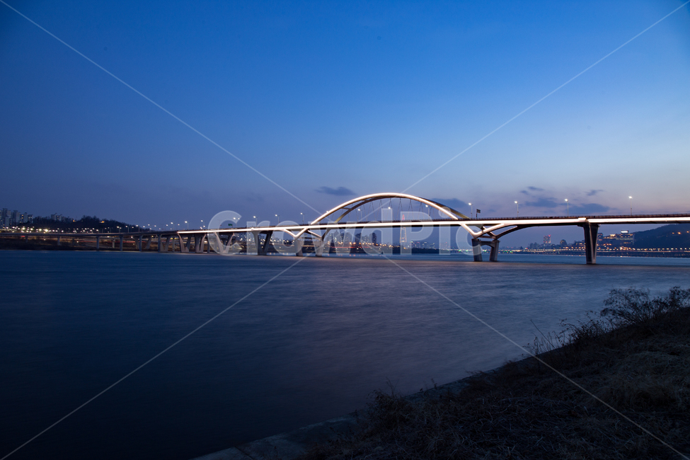 구리,구리암사대교,한강,한강대교,야경,야경사진,nightview,landscape,풍경,풍경사진,장노출,야경,밤,풍경,nightscape,night,landscape,도시,city,한국도시풍경,한국도시경관,korea cityscape,building,건물,architecture,건축물,bridge,다리