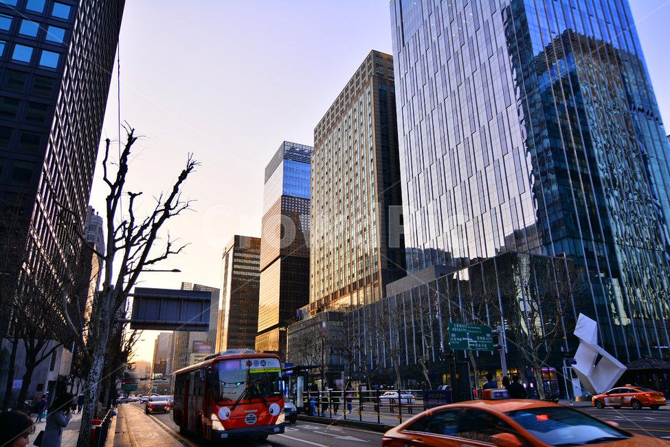 Office,evening scenery,financier,city,office,building,At sunset,street,townscape,sash,sight,cityscape,land mark,company,skyscrapers,high rise building,big city,glass,Building exterior,business,town,metropolis,high street,real estate,stock market,downtown,