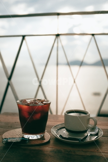 아이스아메리카노,핸드드립커피,컵,커피컵,받침접시,cup,coffeecup,커피,카페,coffee,cafe