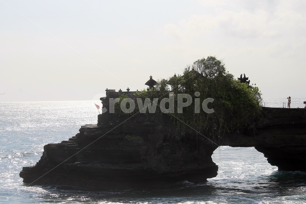 인도네시아,발리,타나롯,따나롯,타나롯사원,힌두교,힌두사원,수상사원,indonesia,bali,hinduism,hindutemple,watertemple,tanahlot,tanahlottemple,balitemple,세계자연풍경,해외자연풍경,외국자연풍경,world nature landscape,ocean,대양,sea,바다,nature,자연,water,물,outdoors,옥외,shoreline,해안선,land,땅,coast,연안