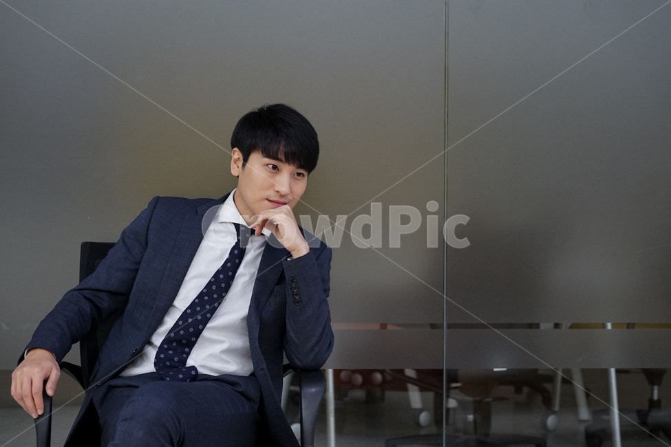 남성,남자,비즈니스,사업가,회사원,직장인,슈트,정장,양복,사무실,사람,인물,인간,human,person,남성,남자,man,male,산업,industry,industrial,비즈니스,사업,business,service,work