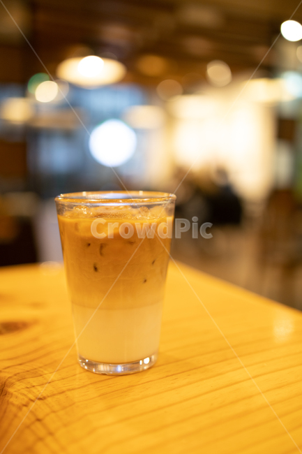 background,beer,beverage,brown,cafe,closeup,coffee,cold,coldbrew,cool,cup,delicious,drink,food,fresh,glass,ice,iced,latte,liquid,milk,refreshment,restaurant,summer,sweet,table,white,카페,커피,라떼,콜드브루,마실것,아이스,차가운,음료,유리잔,시원한,카페인,음료수,drink,beverage