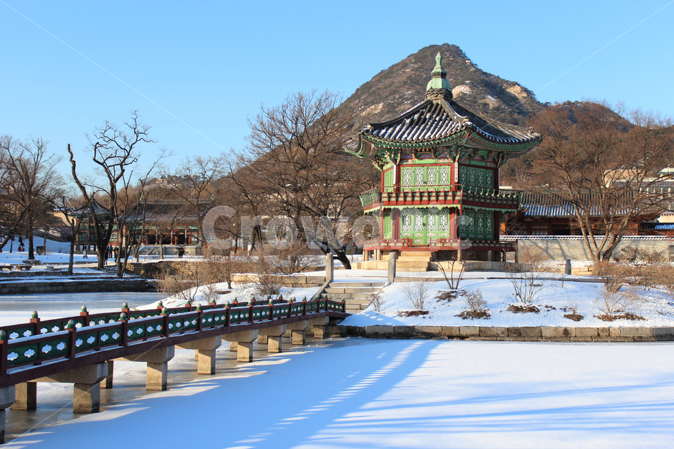 경복궁,gyeongbokgung,한옥,궁,서울,선,구조,집,전통,전통가옥,한국,문화재,한국문화,기와,서까래,잡상,고궁,tiledroof,ancientpalace,korea,seoul,culturalassets,겨울,계절,winter,season,한국전통,한국문화,korean traditional,korean culture,랜드마크,landmark,tourist attraction,한국랜드마크,한국관광지,한국명소,korea landmark,korea tourist attraction,건축물,건물외관,exterior,building,structure,architecture,construction
