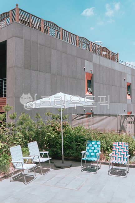 chair,furniture,가구,피크닉,구름,파라솔,의자,색감