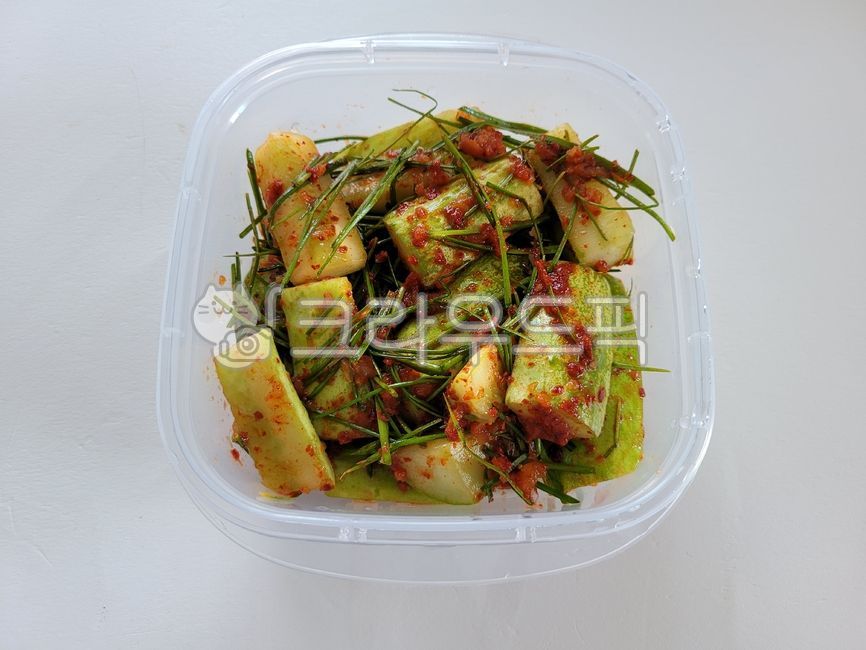 부추,오이,부추김치,오이김치,부추오이김치,한식,한국음식,반찬,음식,food,koreanfood,kimchi,plant,식물,채소,고춧가루,요리,식재료