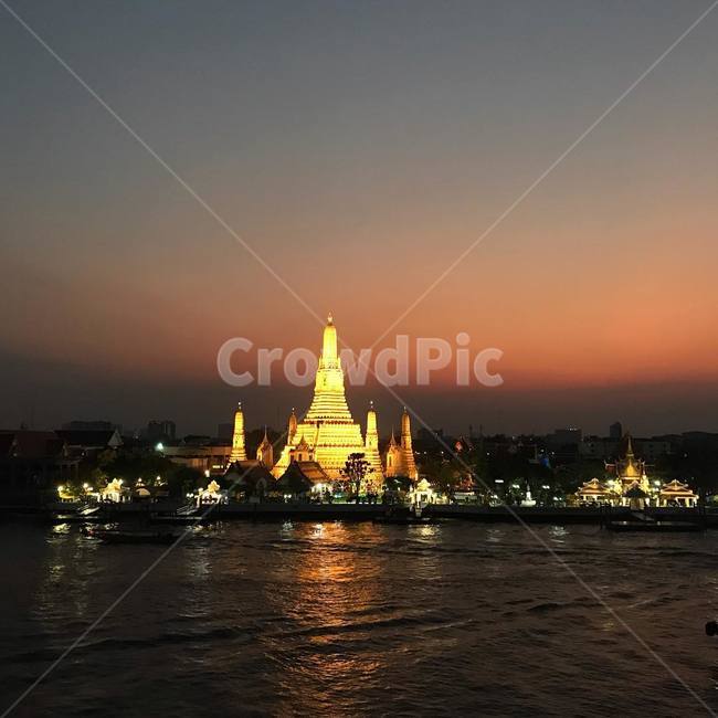 왓아룬,태국,방콕,야경,노을,야경,밤,풍경,nightscape,night,landscape,랜드마크,landmark,tourist attraction,해외,외국,세계,foreign,oversea,world,세계랜드마크,해외랜드마크,외국랜드마크,world landmark,world tourist attraction,architecture,건축물,building,건물,tower,탑,spire,첨탑,steeple,뾰족한 탑,city,시티,metropolis,중심지,town,도시,urban,어반