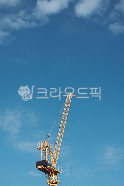 sky,crane,blue sky,constructioncrane,construction crane