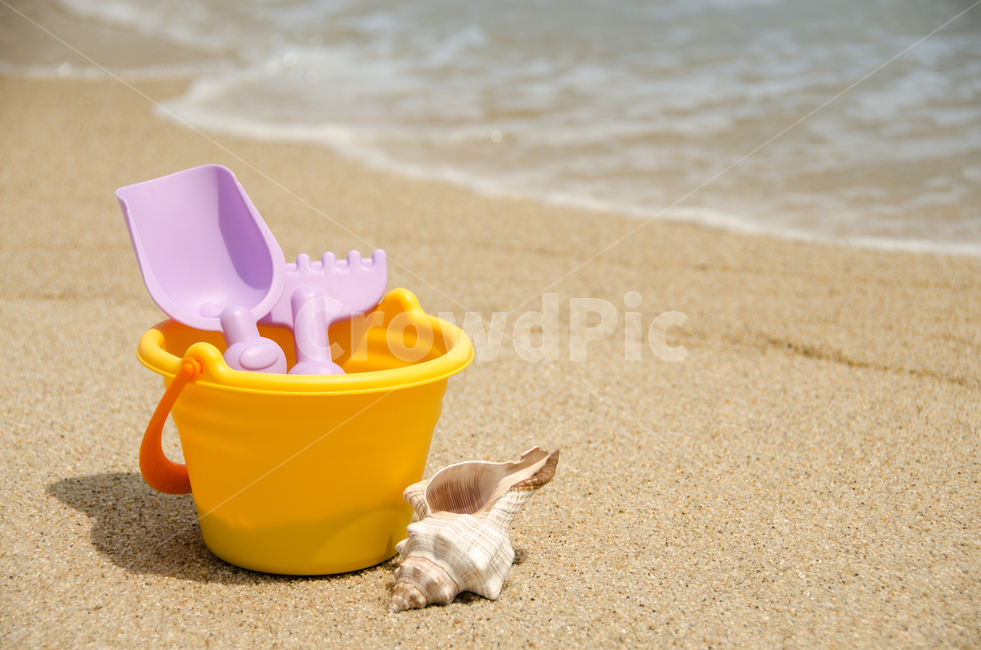 모래사장,장난감,여름,소라,모래놀이,파도,삽,양동이,조개,행복한,기쁨,재미,휴식,어린시절,아이,꼬마,컨셉,놀이,배경,자연,태양,열대,푸른,여행,레저,휴일,해안,물,휴가,바다,해변,모래,바닷물,방학,버킷,모래삽,모종삽,해변,바다,beach,sea