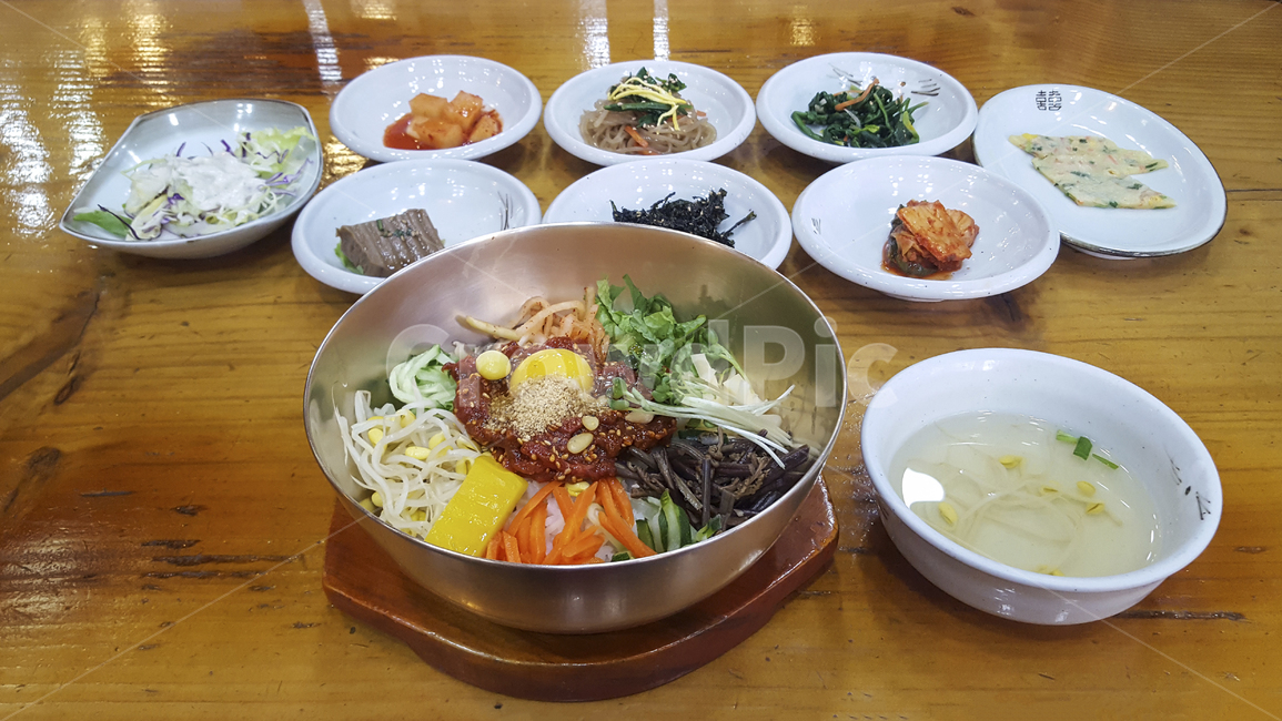 전주비빔밥,전주육회비빔밥,비빔밥,반찬,한식,식사,미식,먹방,한국전통,전통,한국음식,놋그릇,테이블,식탁,jeonjubibimbap,bibimbap,koreanfood,koreantraditionalfood,food,meal,jeonju,koreanculture,한국전통,한국문화,korean traditional,korean culture,음식,식재료,요리,food,cook,meal,dishes,food reserves,한식,한국음식,한국요리,korean food,korean dishes,korean meal,korean cook