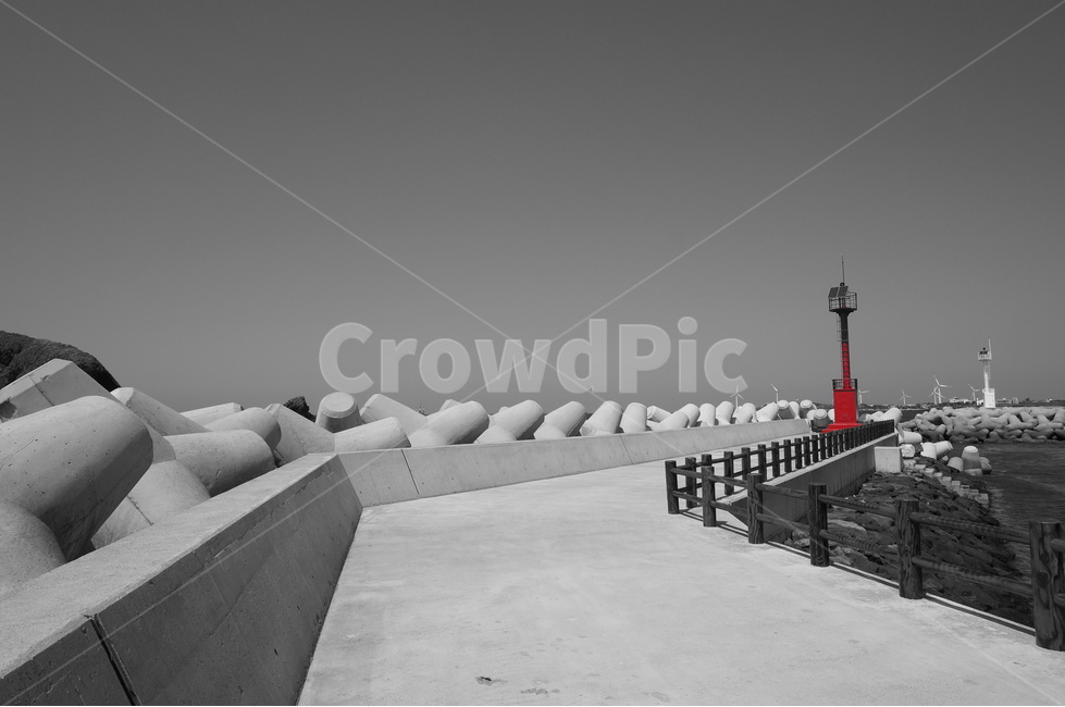 water,물,waterfront,워터프론트,pier,교각,port,포트,dock,독,등대,lighthouse,흑백,모노톤,monochrome,black and white