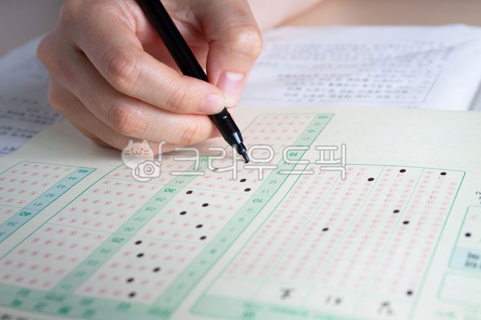 sign pen,substitution,education,CSAT time,2022 CSAT,concept,Elective subjects,body,OMR Card,test taker,omr,CSAT 1st period,Common subjects,pen,College Scholastic Ability Test,catch,College entrance exam day,table,hand,College entrance exam,answer sheet,Ko