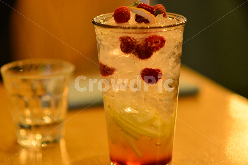 실내,카페,실내조명,레몬에이드,음료수,음식,유리잔,탄산수,음료수,drink,beverage