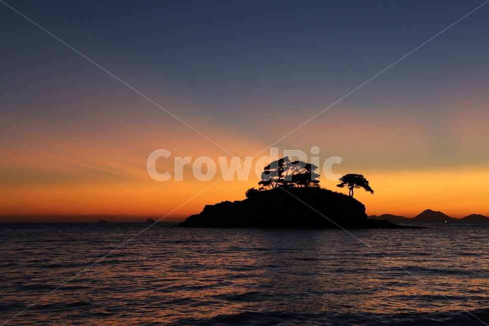 변산,솔섬,매직아워,일몰,석양,전북학생해양수련원,자연,풍경,nature,landscape,한국자연풍경,한국자연경관,korea nature landscape,실루엣,그림자,silhouette,shadow,outdoors,옥외,land,땅,water,물,shoreline,해안선,ocean,대양,sea,바다,sky,하늘,dawn,새벽,dusk,황혼,sunset,red sky,붉은 하늘