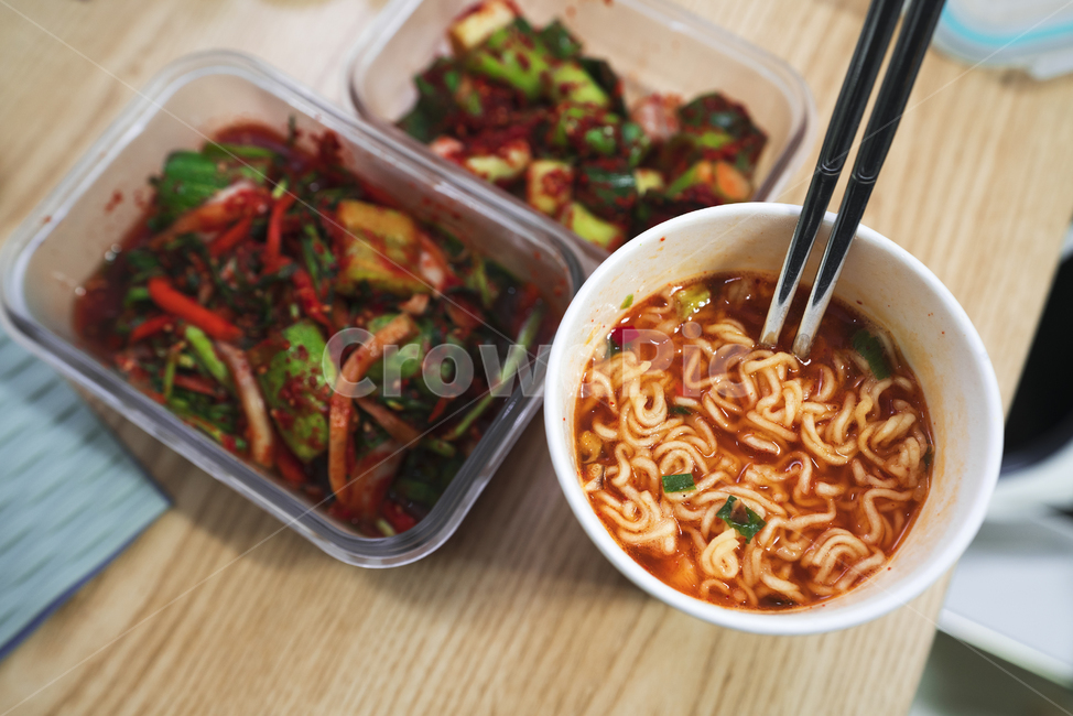 라면,간식,인스턴트,식사,먹방,먹거리,음식,food,면,야식,젓가락,김치,오이,반찬,국물,음식,식재료,요리,food,cook,meal,dishes,food reserves,면류,면요리,noodles,한식,한국음식,한국요리,korean food,korean dishes,korean meal,korean cook