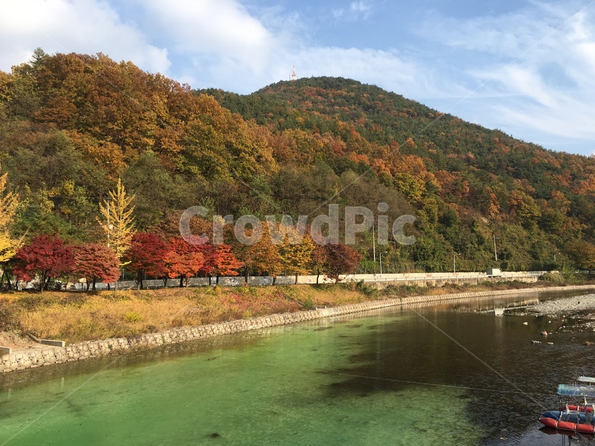 가을,하늘,산,단풍,맑은물,강가,야유회,붉은산