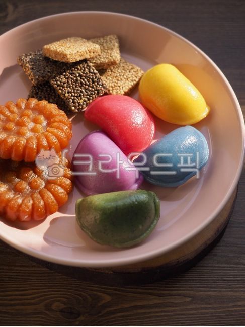 설날사진공모전,전통음식,한국전통음식,한국음식문화,전통문화,traditionalfood,koreantraditionalfood,koreanfoodculture,traditionalculture,송편,songpyeon,한국음식,식품,한식,한국문화,한국,배경,음식문화,문화,아시아,아시아음식,접시,전통,설날,추석,음식,추석음식,설날음식,명절,명절음식,떡,koreanfood,korea,koreanculture,food,background,foodculture,culture,asia,asianfood,dish,tradition,ricecake,웰빙,웰빙음식,쌀음식,wellbeing,wellnessfood,한국과자,전통과자,과자,한과,한국전통과자,쌀과자,간식,후식,스낵,약과,강정,음식,식재료,요리,food,cook,meal,dishes,food reserves,한식,한국음식,한국요리,korean food,korean dishes,korean meal,korean cook,디저트,간식,후식,dessert,snack