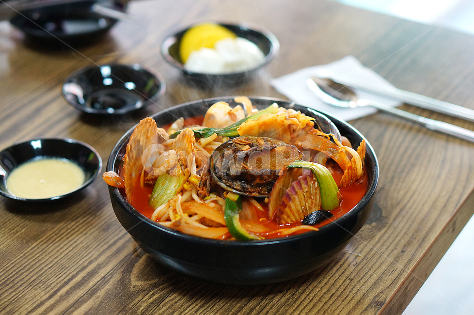 생물전복짬뽕,전복조개짬뽕,생물조개짬뽕,생물전복조개짬뽕,짬뽕,식사,요리,dish,얼큰짬뽕,meal,food,중식,점심,중화요리,음식,식재료,요리,food,cook,meal,dishes,food reserves,중식,중국음식,중화요리,chinese food,chinese dishes,chinese meal,chinese cook