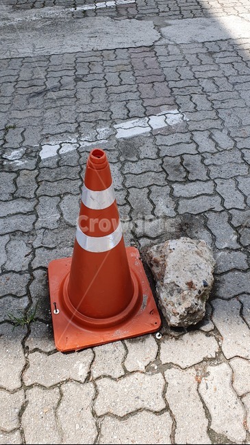 주차금지,고깔,주차금지고깔,칼라콘,표지판,warning,돌,stone,rock