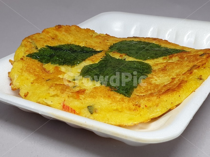 녹두전,전,한국음식,전통음식,명절음식,한국요리,전통요리,명절요리,음식,food,koreafood,스티로품,사물,오브젝트,object,후식,디저트,간식,desert,dish,meal,styrofoam,지지미,치지미,찌지미,깻잎,식물,plants,야채,채소,빈대떡,nokdujeon,mungbeanpancake,bindaetteok,부침개