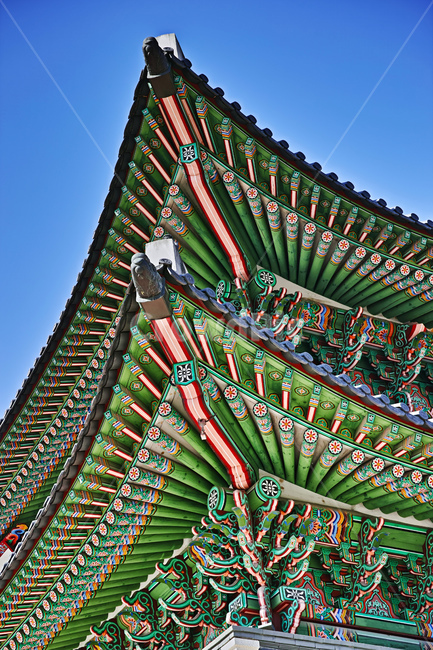 wooden building,roof,Joseon Dynasty,blue sky,fancy,tile,magnificent,Gwanghwamun,traditional architecture,palace gate,Dancheong